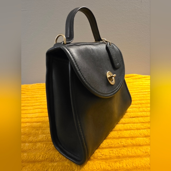 Vintage Coach Regina - Picture 2 of 7